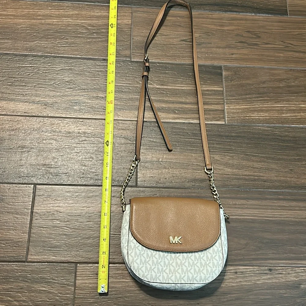 Michael Kors Mott Logo Dome Crossbody Purse Tan‎ Leather Cream Logo Gold Tone